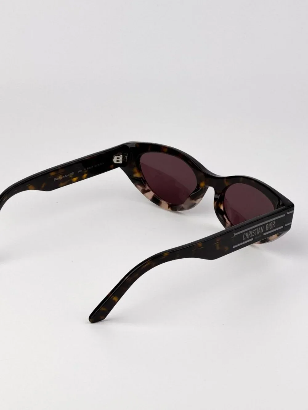 Dior DIORSIGNATURE B5I Sunglasses – Havana Oval with Bordeaux Lenses (25D0) - Picture 5 of 11